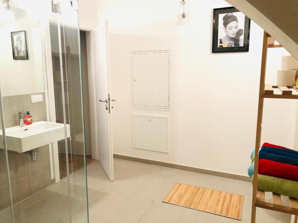 Atelier - Apartment With Garden Вена Экстерьер фото